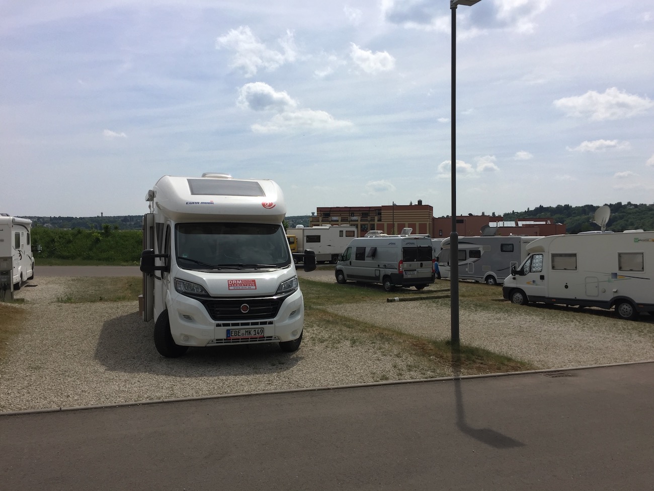 Vom Stellplatz aus sieht man das Bad schon